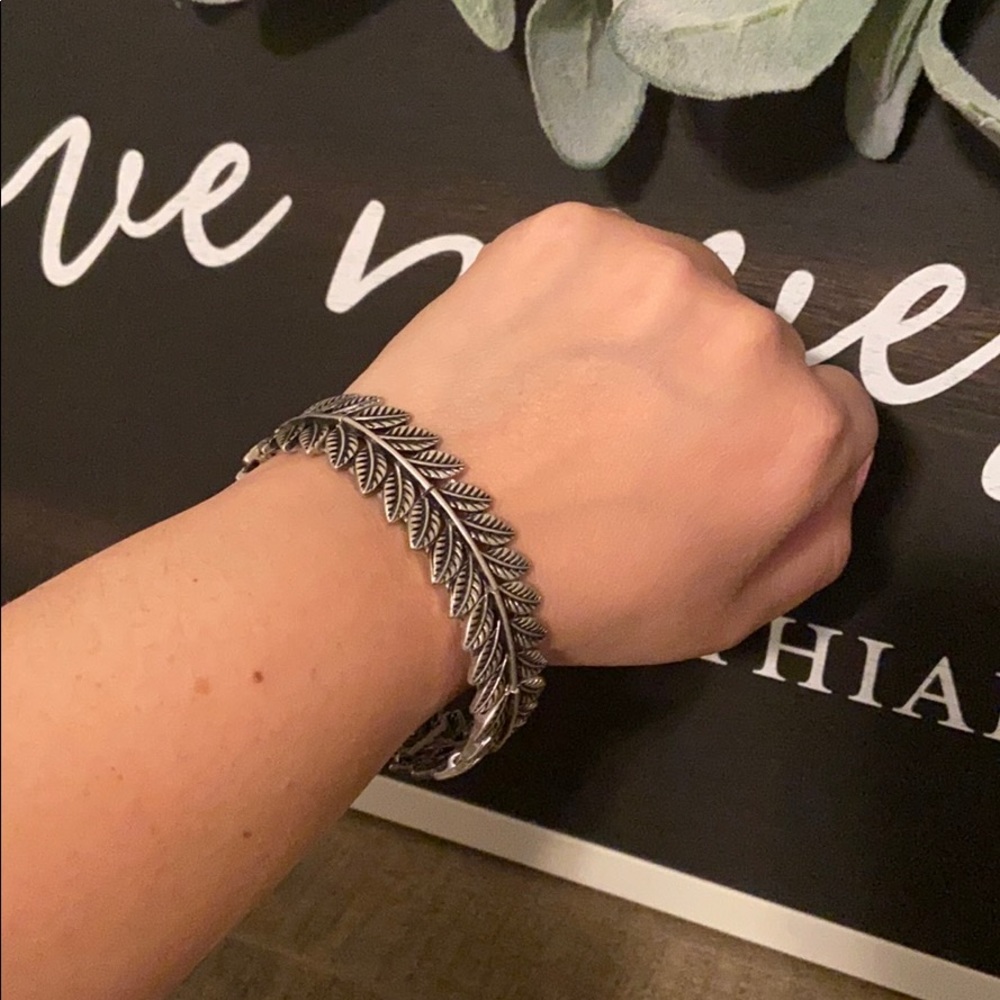 Leaf bracelet